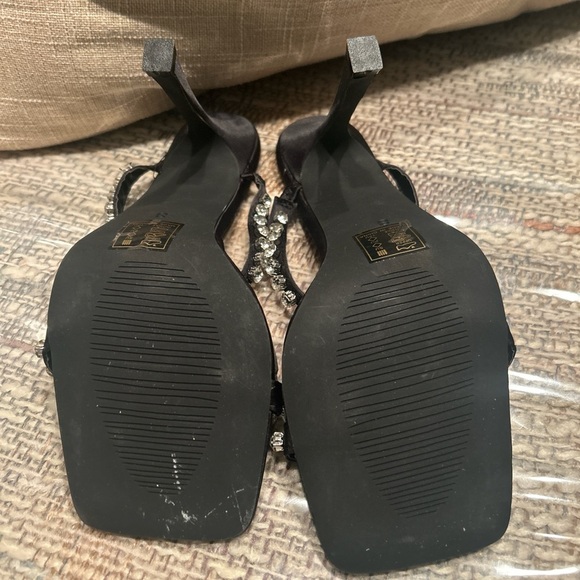 Azalea Wang - Picture 3 of 4